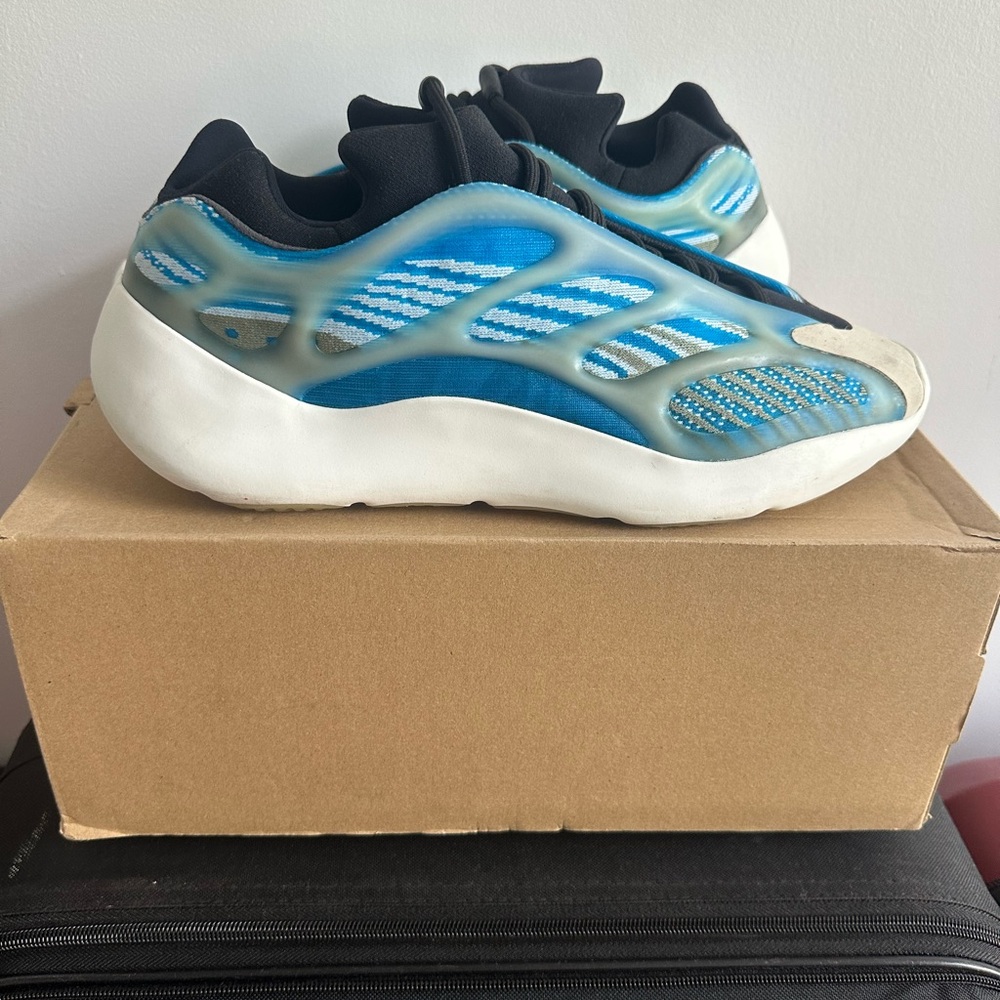 adidas Yeezy Boost 700 V3 Arzareth